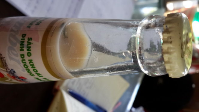 Phát[-]hiện[-]thêm[-]chai[-]sữa[-]đậu[-]nành[-]“Number[-]One”[-]có[-]vật[-]lạ